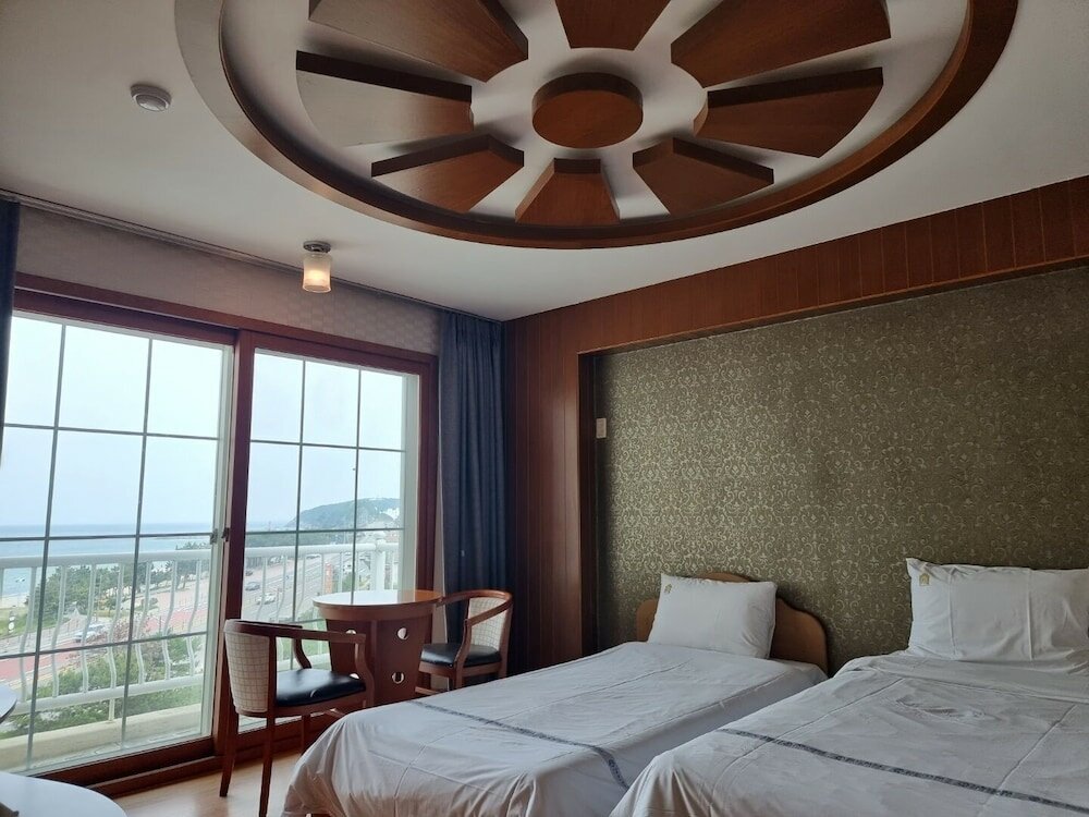 Фото Benikea Mountain and Sea Yangyang