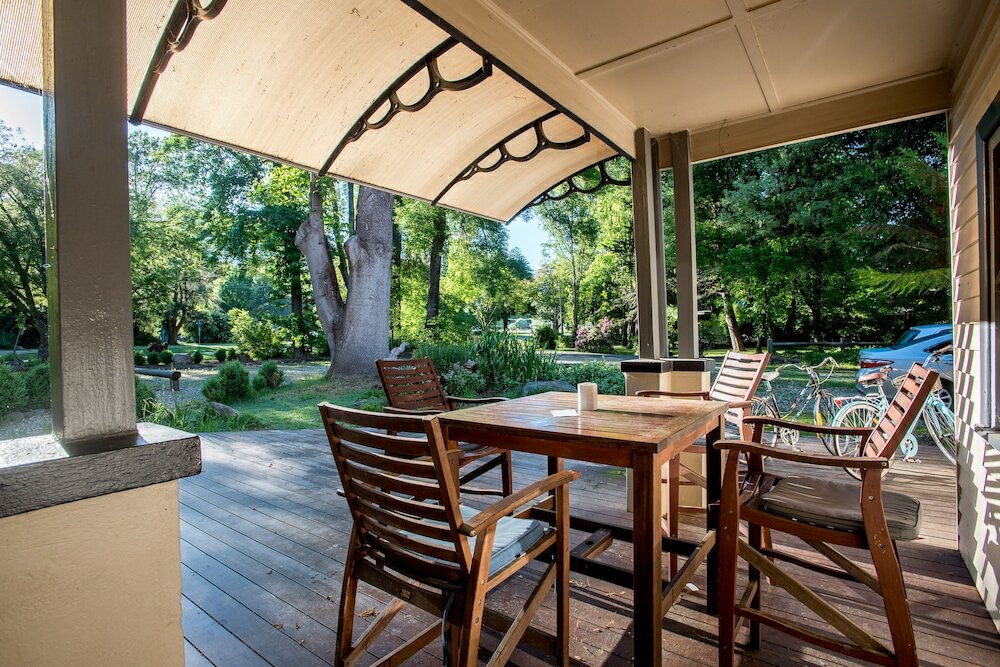 Фото Avalon House