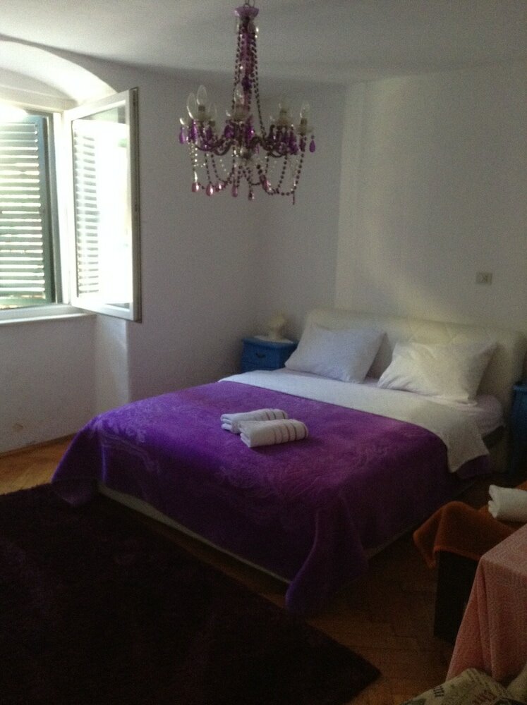 Фото Madona Top Center