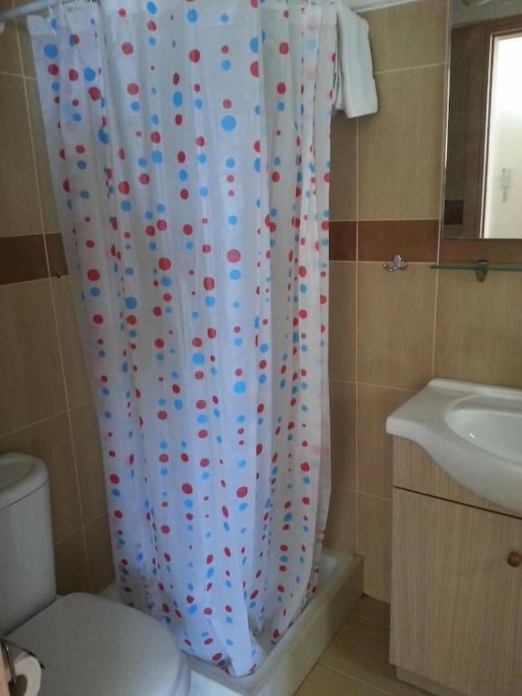 Фото St Lazaros House