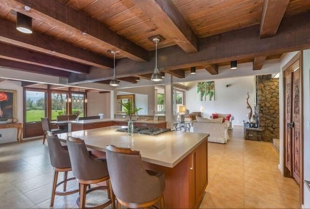 Фото Coral Hale 5 Bedroom Home by Redawning