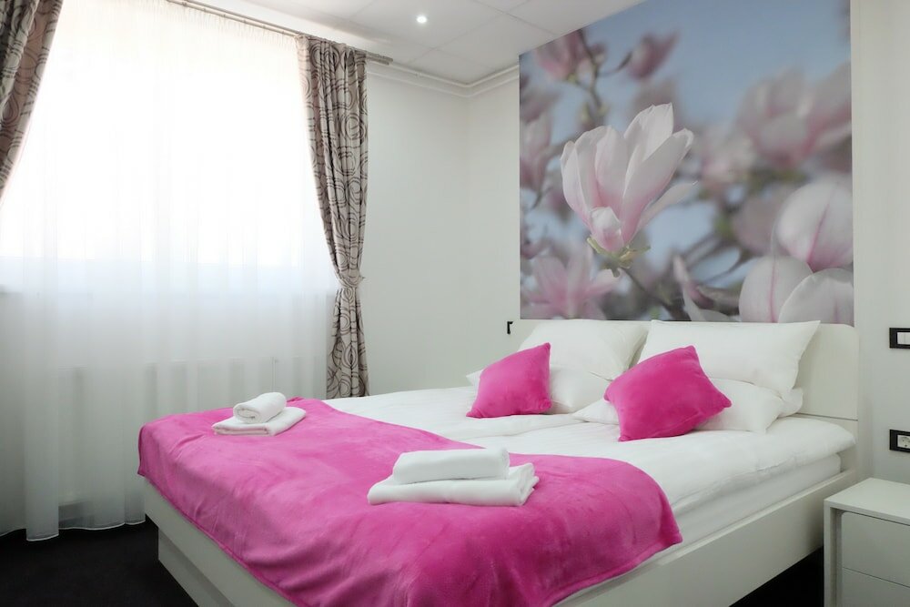 Фото Artorius Luwiana Suites