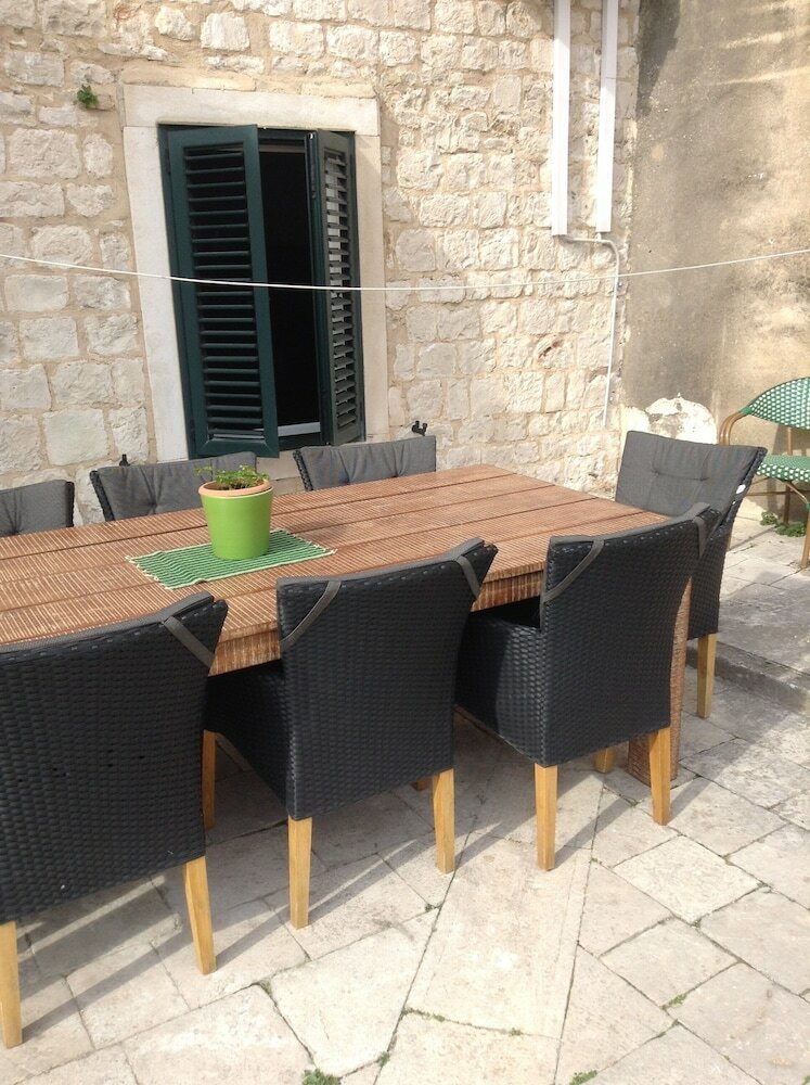 Фото Madona Top Center