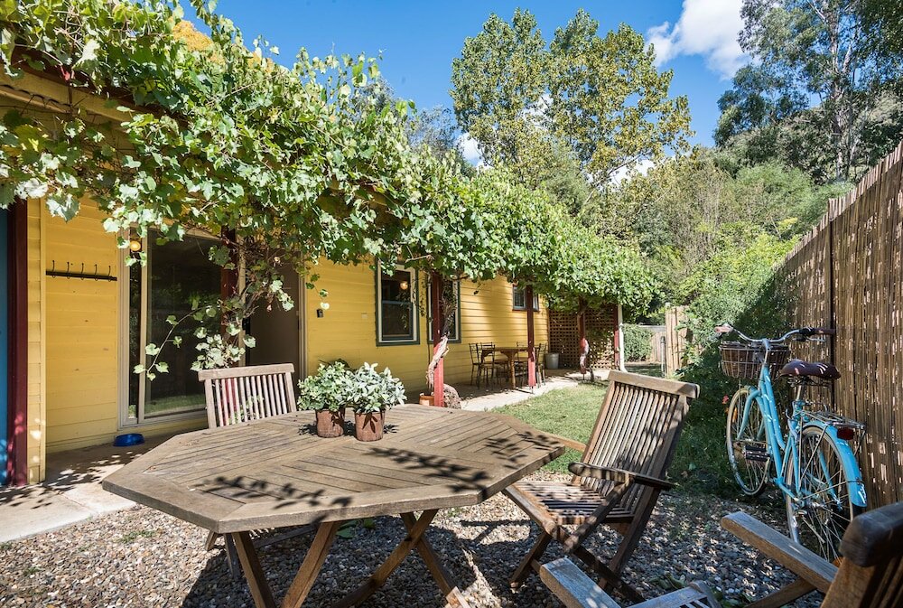 Фото Avalon House