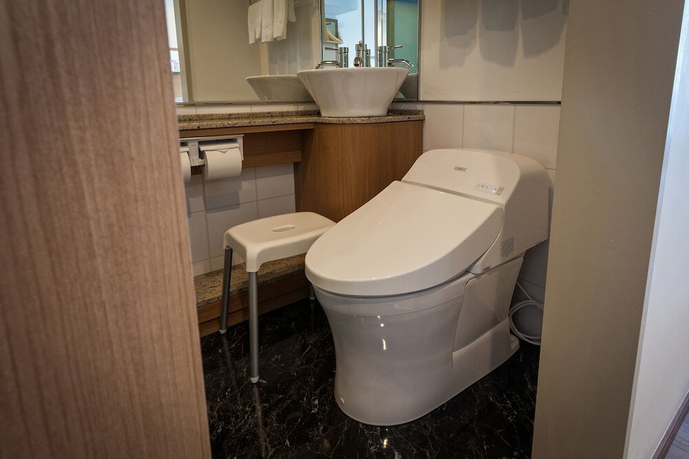 Фото Okinawa Kariyushi Lch Resort on the Beach