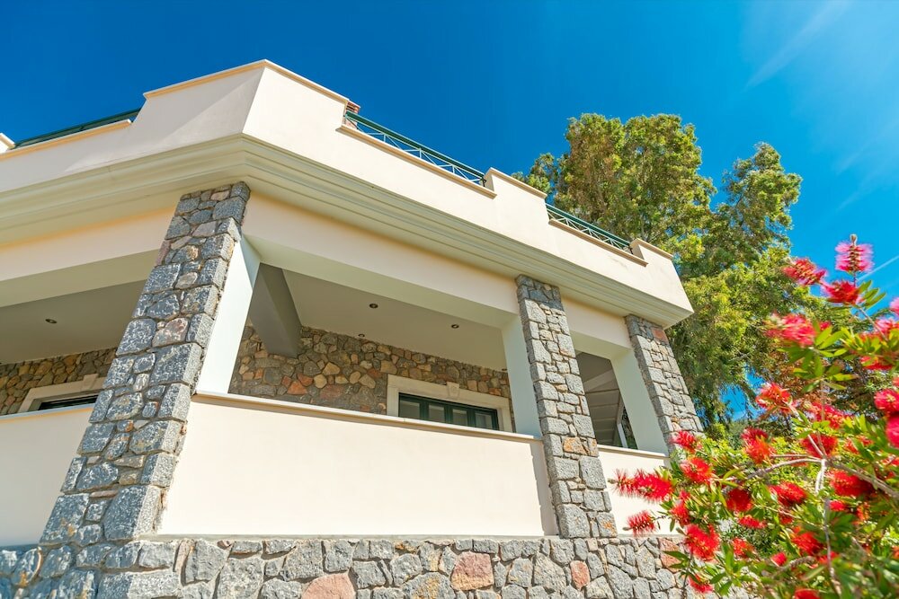 Фото Ai Yannis Suites and Apartments Hotel