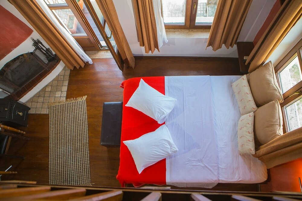 Фото Oikoperiigitis Hotel