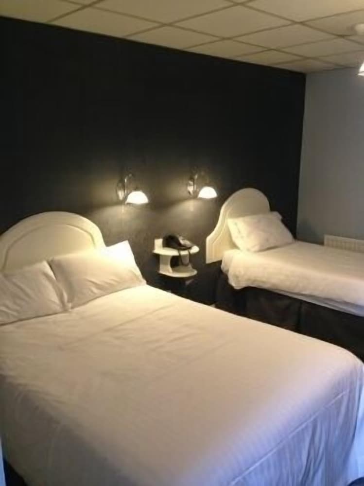 Фото 5 Corners Guest Inn