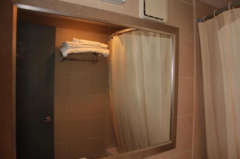 Фото Travelodge by Wyndham Avenel Woodbridge