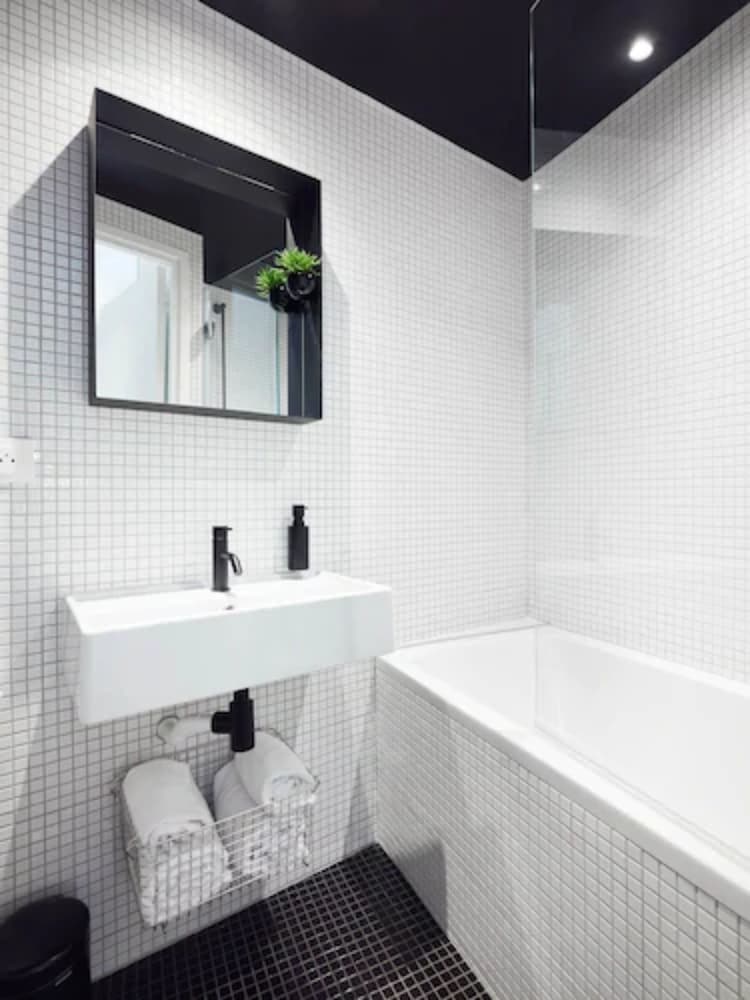 Фото French Theory