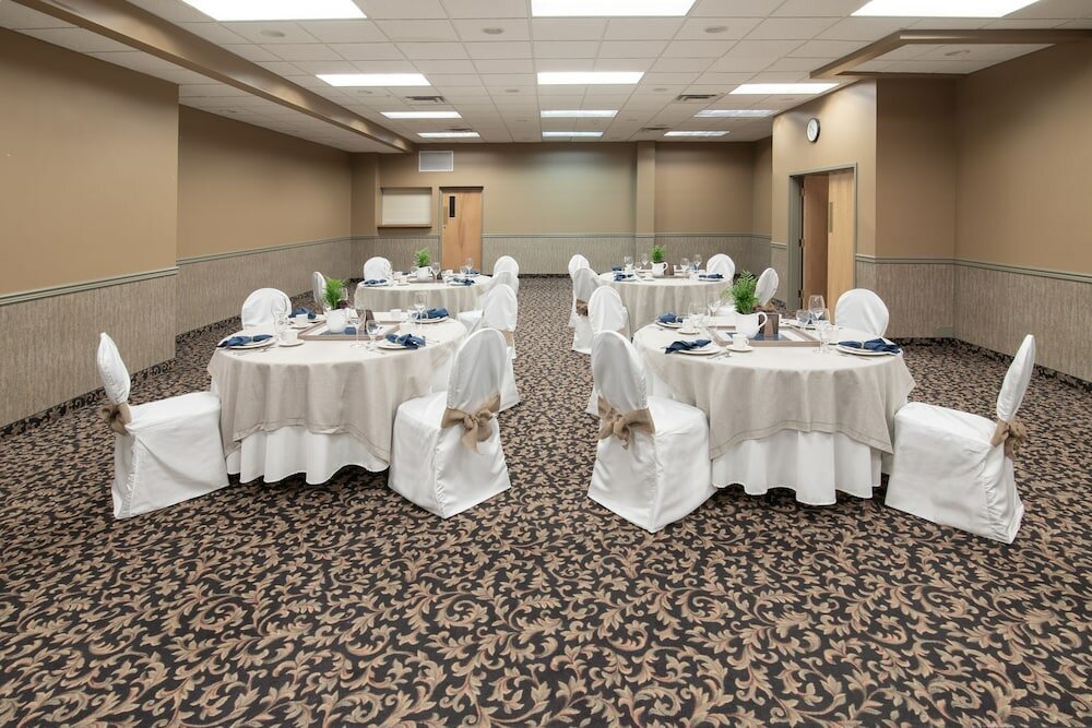 Фото Elkwater Lake Lodge