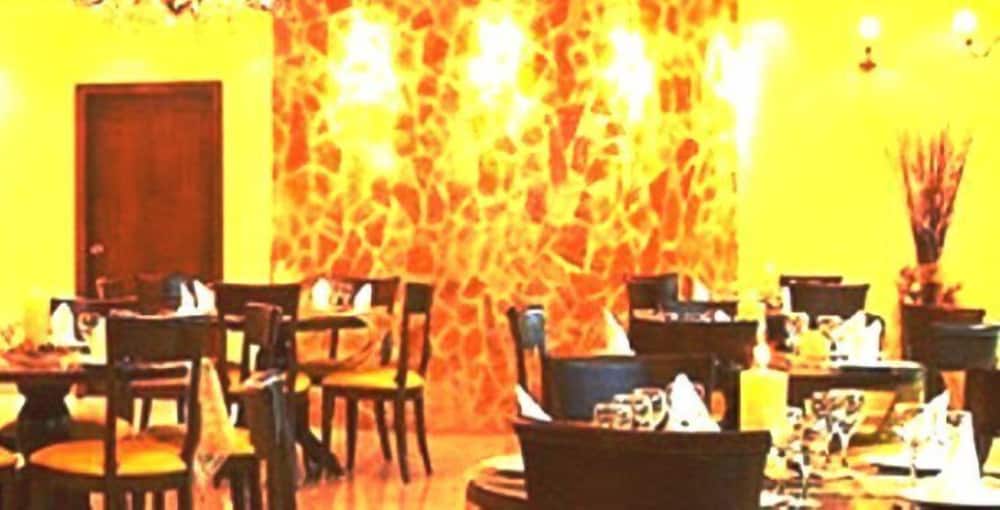 Фото Adelais Hotel