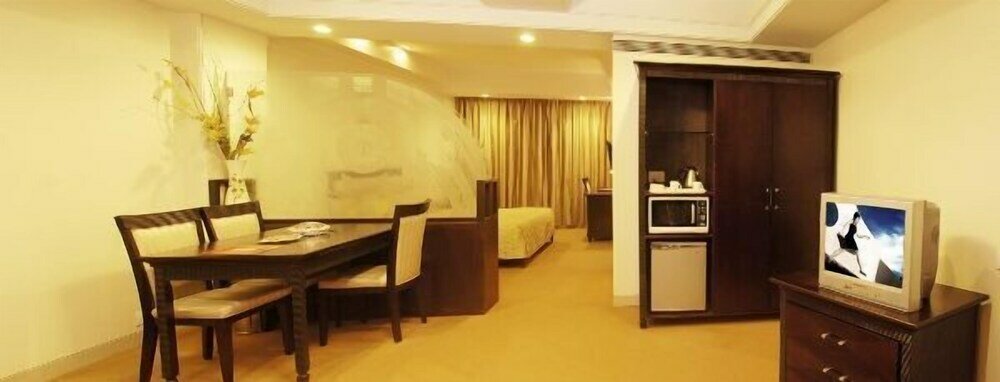 Фото Fabhotel Ambience Executive