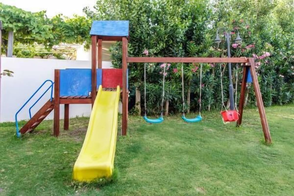 Фото Adelais Hotel