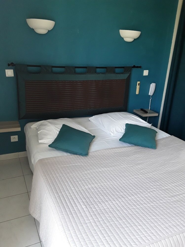 Фото Le Carry Hôtel