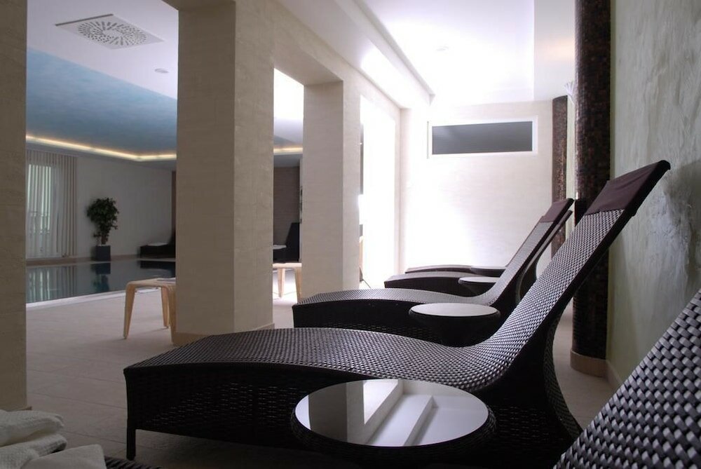 Фото Hotel Karpatsky Dvor