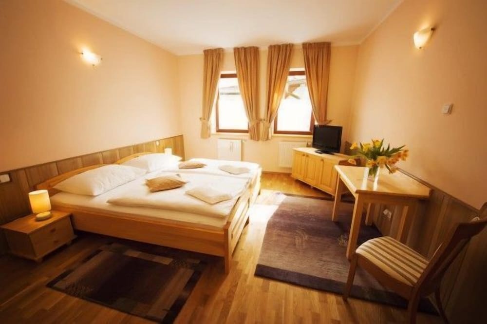 Фото Hotel Karpatsky Dvor