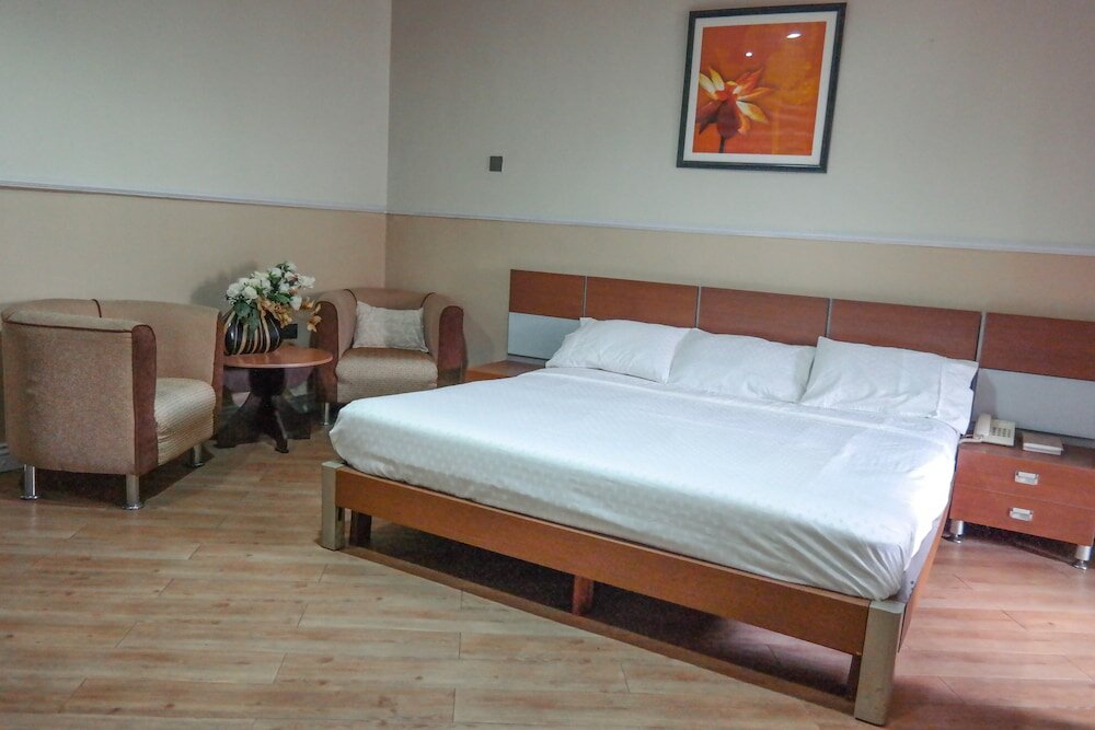 Фото Quiet Pools Inn and Residence