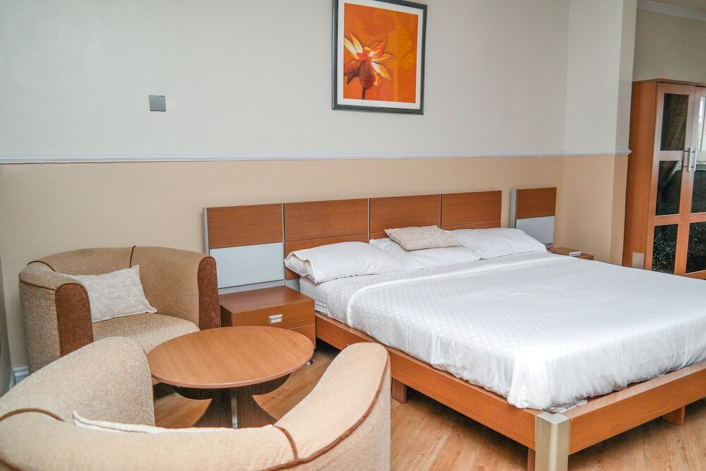 Фото Quiet Pools Inn and Residence