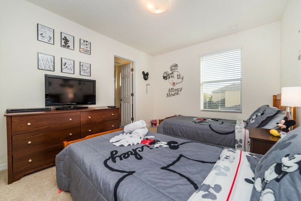 Фото 241 Las Fuentes Drive 6 Bedroom Home