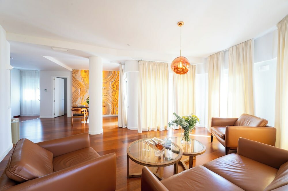 Фото Plaza Mina Suites - Adults Recommended