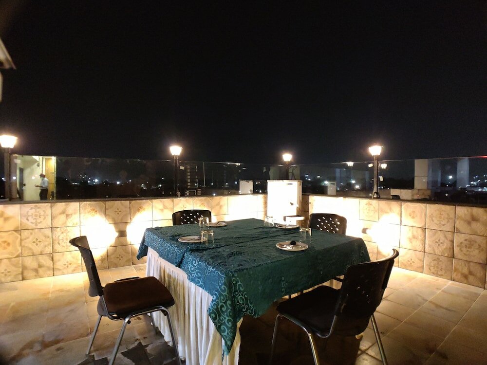 Фото Hotel Tilak