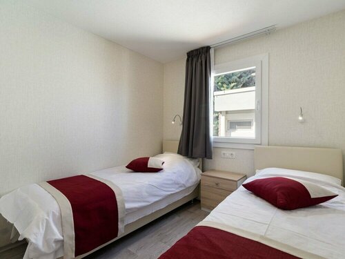 Гостиница Appealing Mobile Home in Banjole With Garden