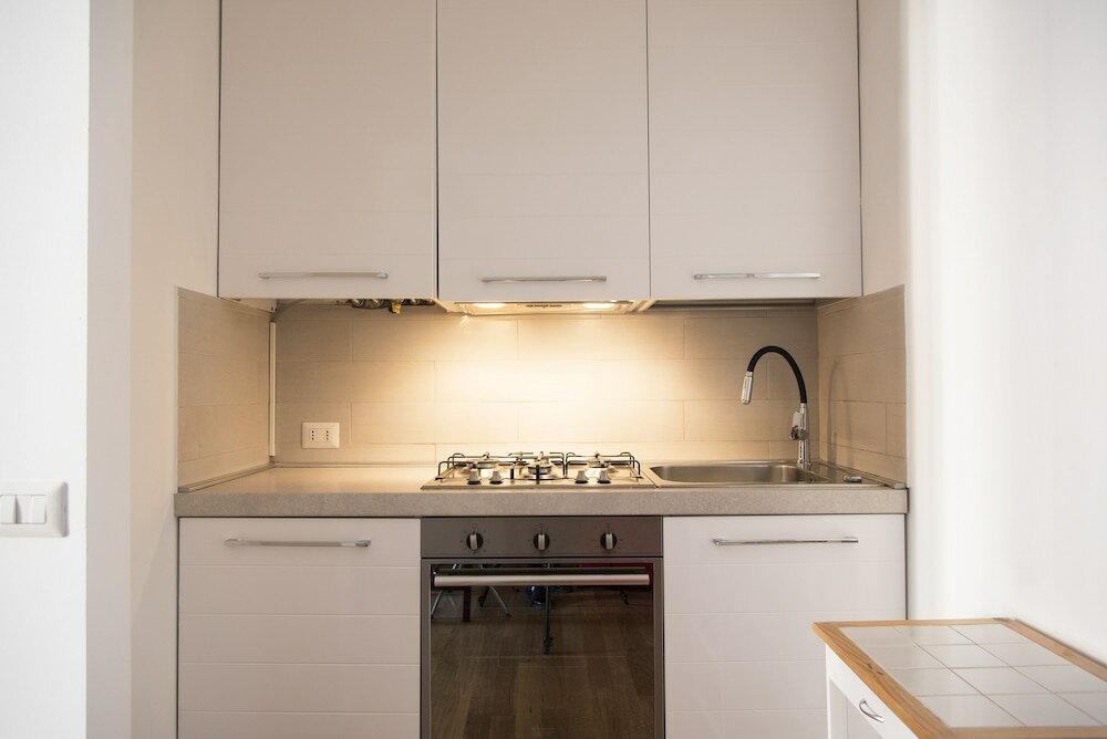 Фото White and Clean Apartment near Metro Mm1