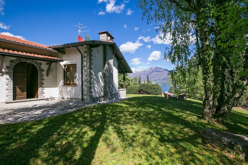 Гостиница Villa Giardino di Menaggio