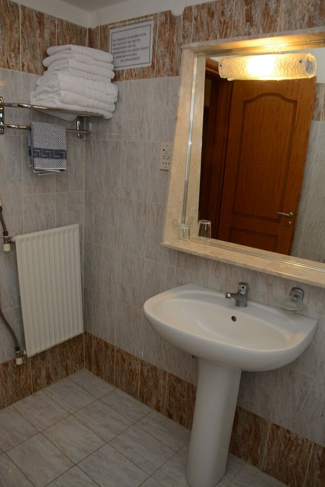 Фото Niki Hotel Apartments