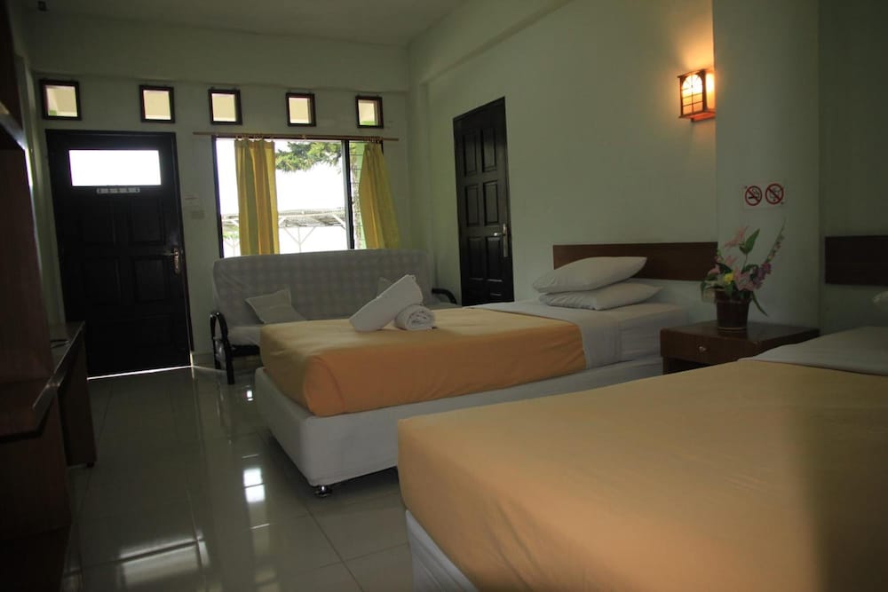 Фото Pandu Lakeside Hotel Parapat - Toba Lake