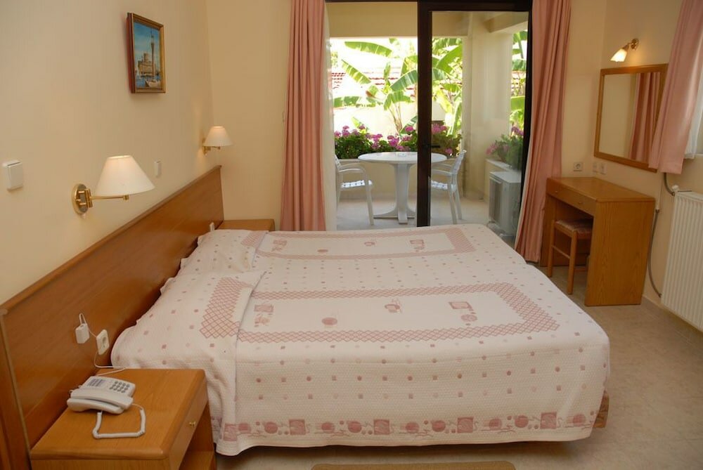 Фото Niki Hotel Apartments