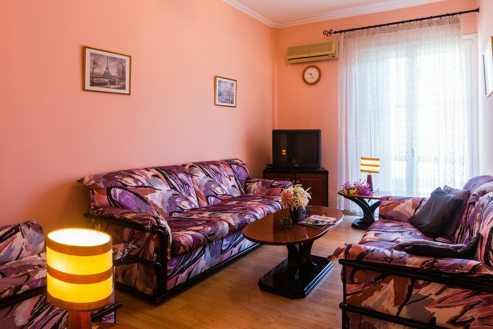 Фото Sidewalk Apartment