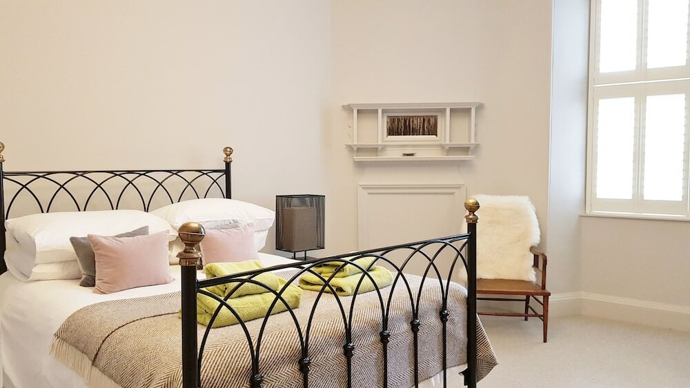 Фото Grand Edinburgh Castlehill Apartment