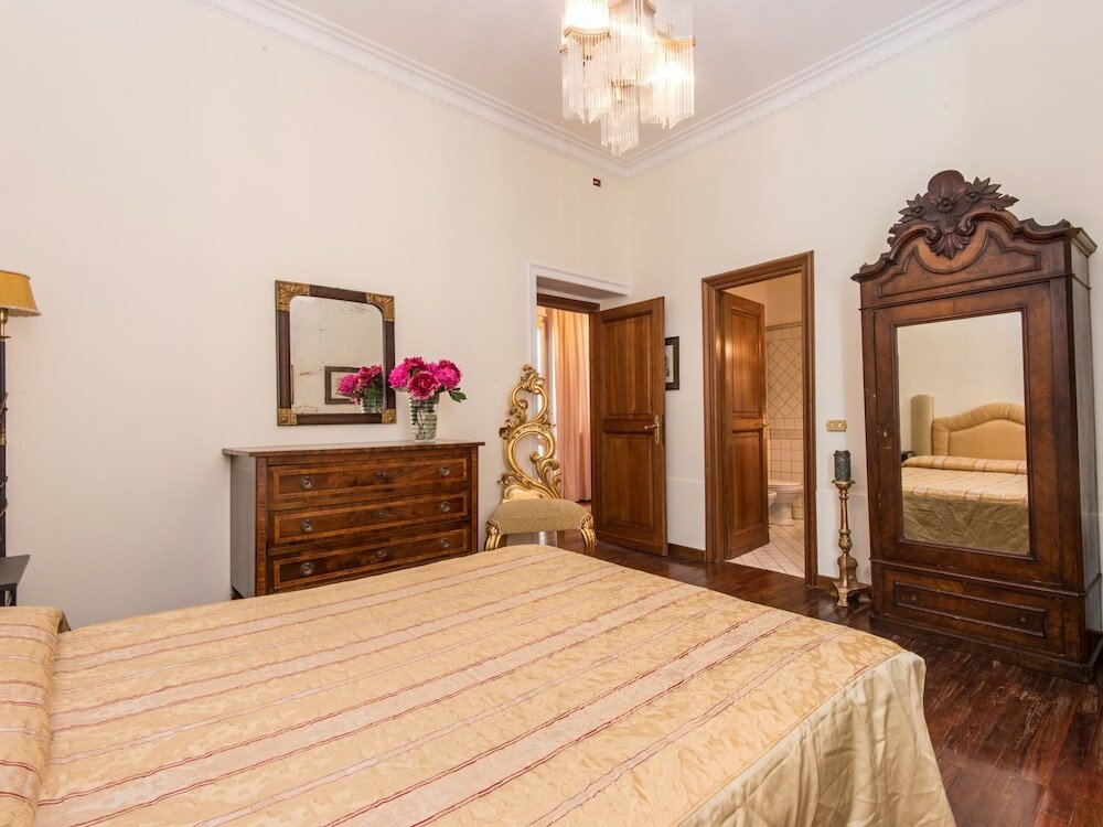 Фото Rsh Spanish Steps Luxury Apartment