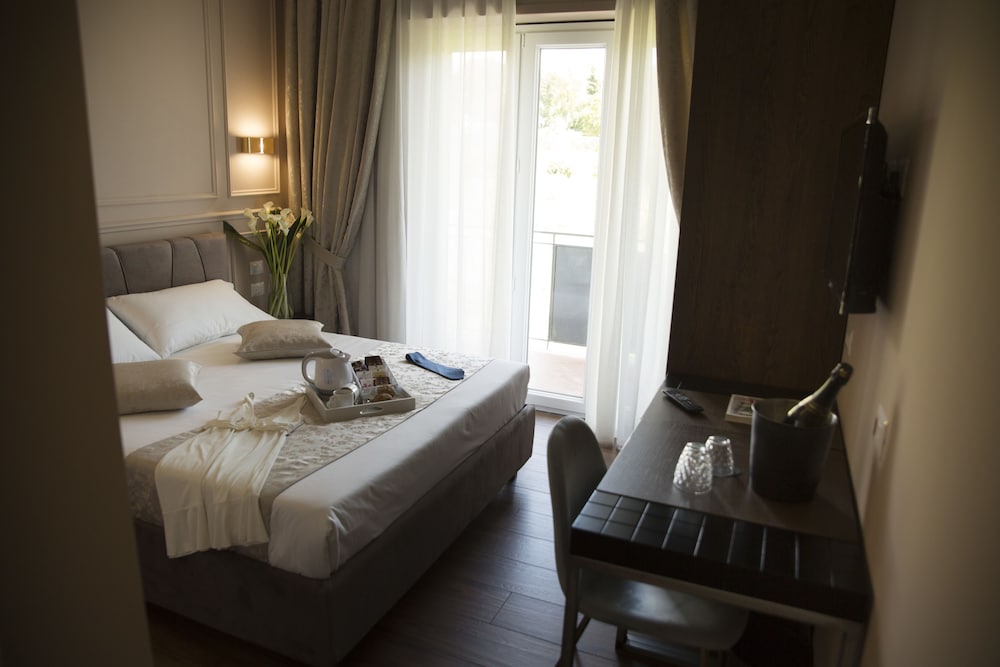 Фото Unicum Roma Suites