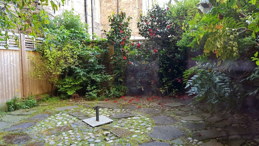 Фото Authentic Central 3-Bedroom Apartment