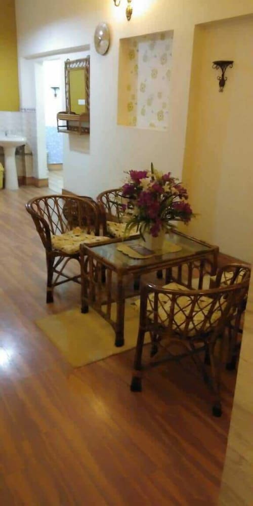 Фото Hotel Pathik