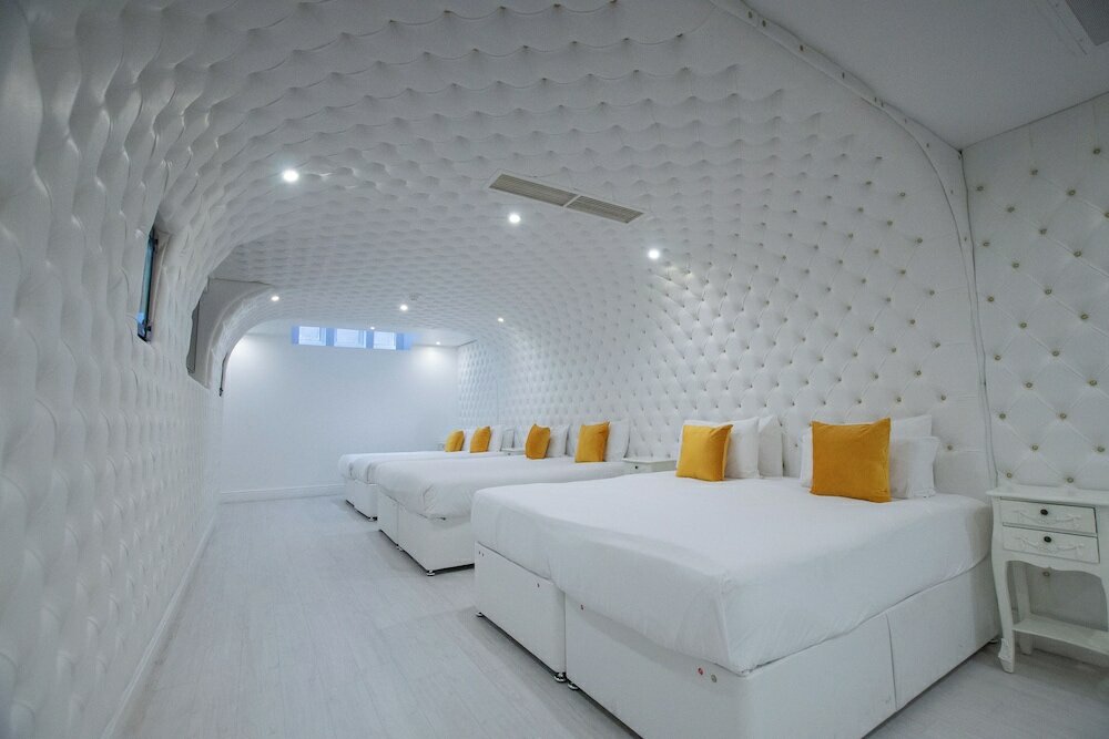 Фото The Dixie Dean Hotel