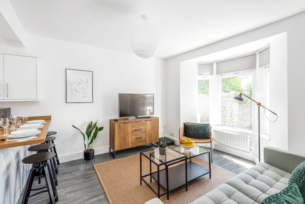 Фото Stylish Apartment In Leafy Central Neighbourhood