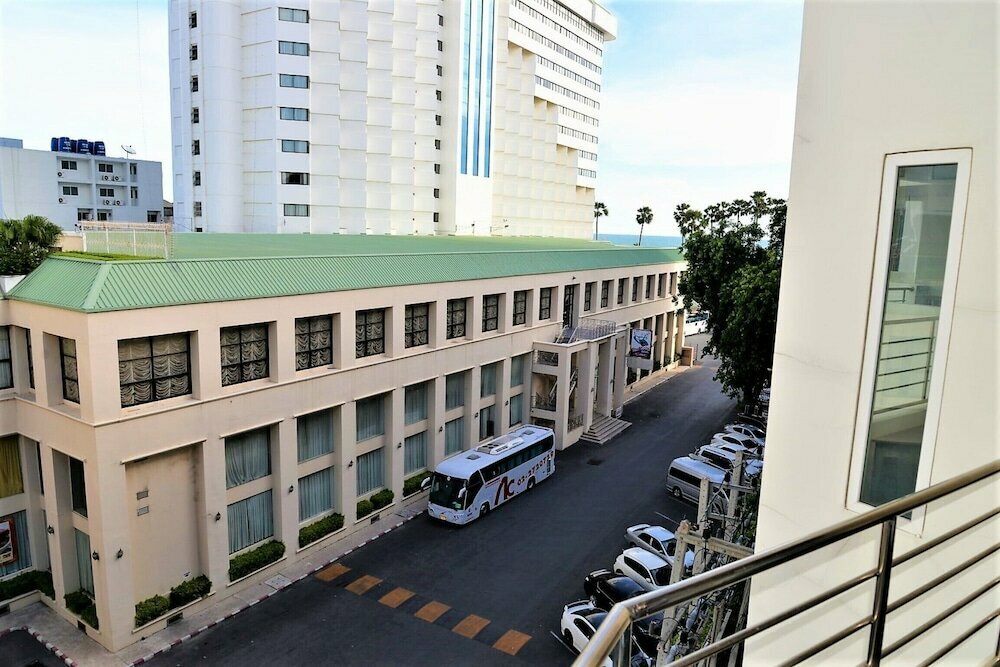 Hotel Jomtien Plaza Residence With sea View, SPA Shower Bath tub, Pattaya, photo