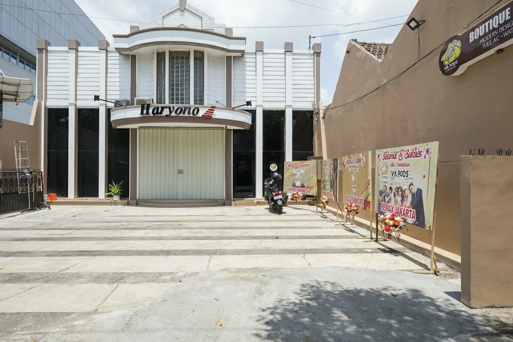 Hotel RedDoorz Hostel near Malang Train Station 3, Malang, photo