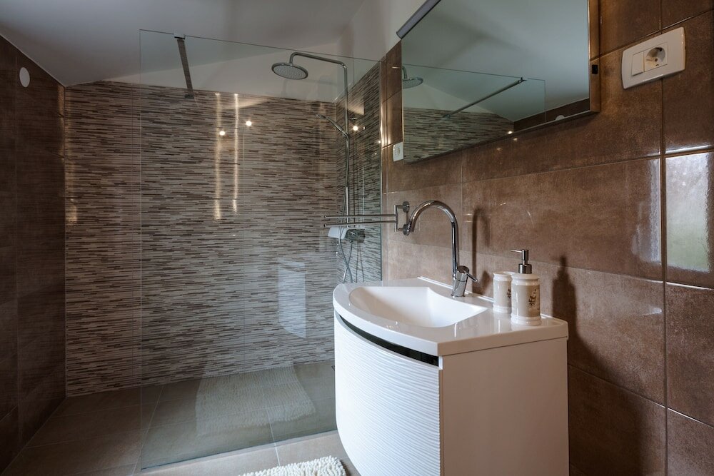 Фото Five bedroom villa Emily with pool