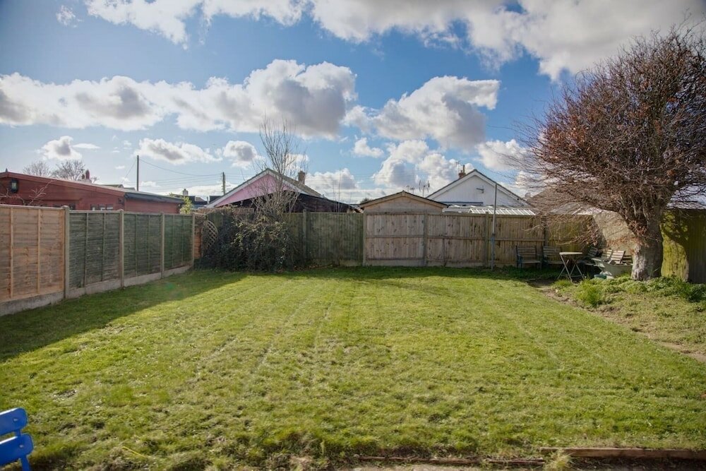 Фото Bungalow 2 min Walk to Beach and sea Sleeps 6