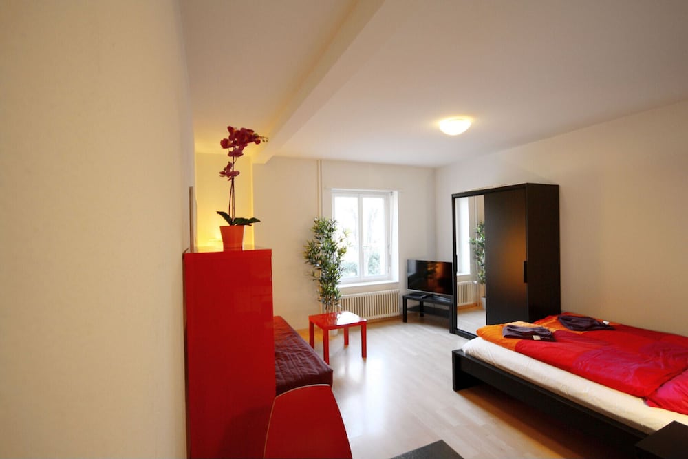 Фото Hitrental Stauffacher Apartments