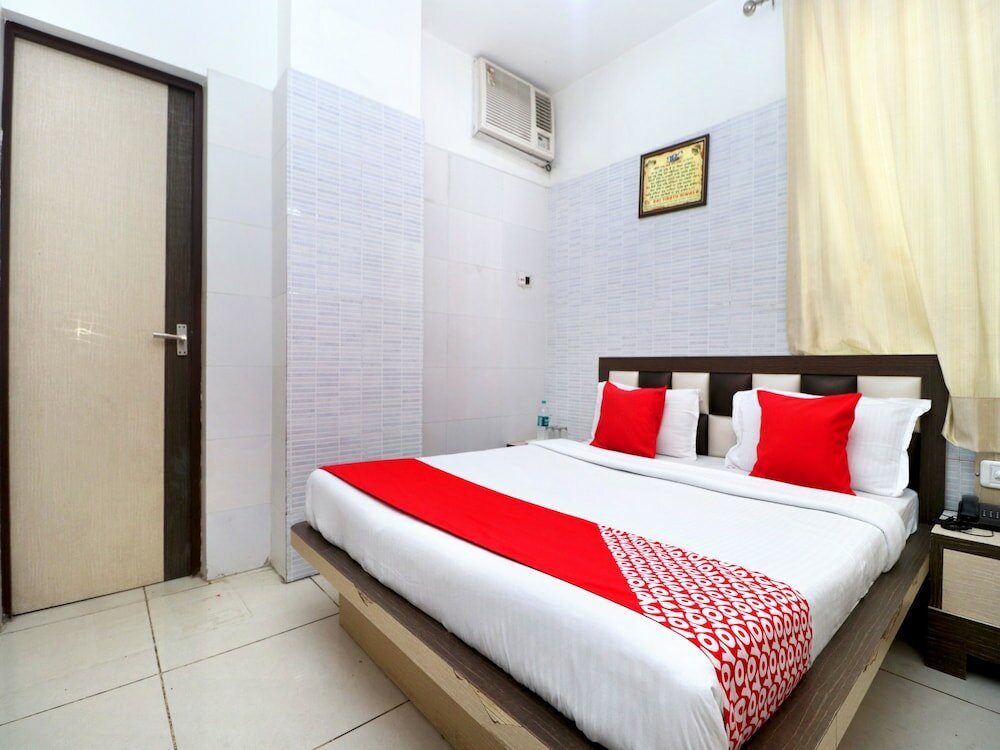 Фото Oyo 23357 Raj Tirath Niwas