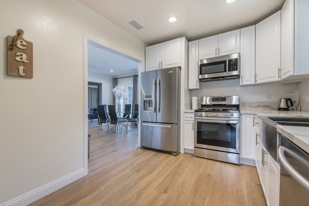 Фото Luxurious Studio City Home