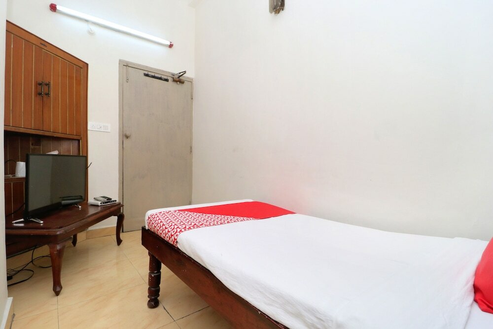 Фото Oyo 16098 Hotel Amrit