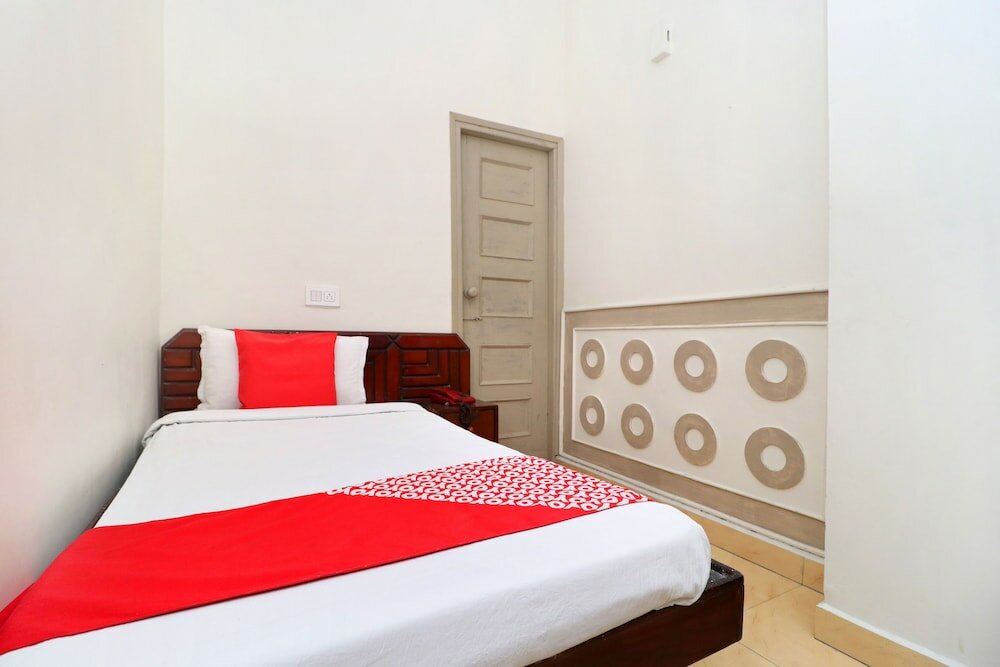 Фото Oyo 16098 Hotel Amrit