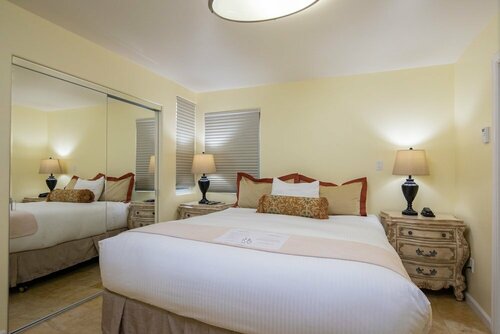 Гостиница Vendange Carmel Inn & Suites